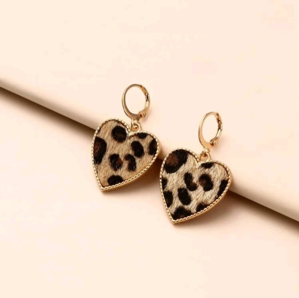 Leopard Heart Earrings - Picture 7 of 10